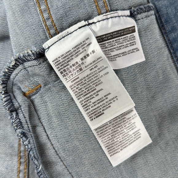 Levi's Women’s Classic Light Blue Denim Jacket Size Medium - Picture 10 of 14